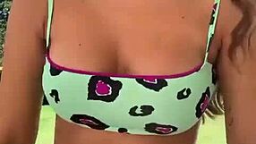 gostosa with bouncing pussy in teen action 😍