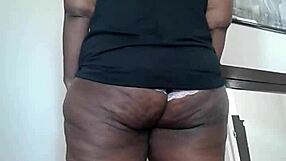 Thick juicy ass milf