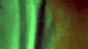 comendo a novinha quando os pais dela não estão em casa