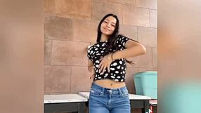 lizbet molina dances beautifully