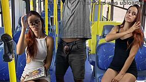 Студентка трахается в автобусе на публике?
