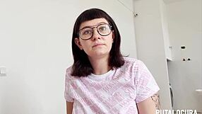 Smuk Meraki rider Torbes pik i cowgirl så sluger hun sæd!