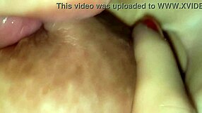 Závislý na cicách, cucaj veľké prírodné cicí mojej ženy pre potešenie - Karina a Lucas