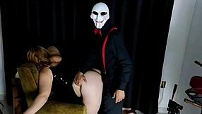 jig saw fudendo a loira milf com grandes tetas 😏