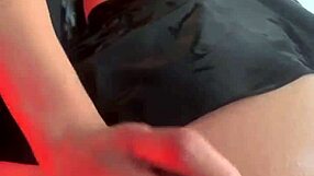 Latina with beautiful round ass doing great twerk on stage