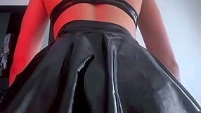 Latina with beautiful round ass doing great twerk on stage