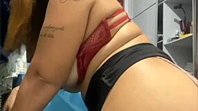 Soy la pequeña puta profesora mostrando todo y mi polla