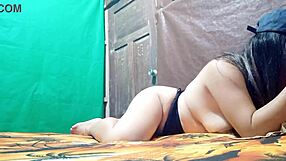 My step-sister's amazin tits are out, I took camera to record, she models hot