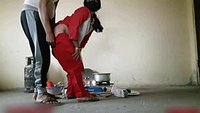 Индийская сводная сестра занимается жестким сексом с не братом в кухонном квике