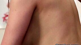 Sexy babe swallows all that jizz 😋