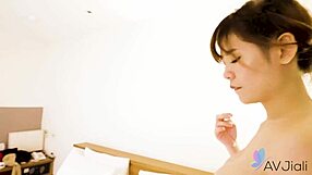 สาวจีนเซ็กซี่ มู่หยูโจว นมใหญ่ก้มโชว์