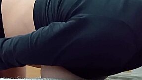 ヨーロッパミルフ妻がランジェリーでドッグスタイル中出しを受ける！