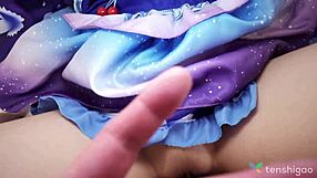 Japanse model Aki Igarashi geniet van intiem van achteren met haar partner in een hete sessie.