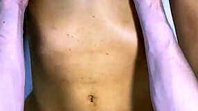 El infiel y la estudiante intercambiaron miradas furtivas en la sala de clases y terminaron besándose 😏