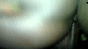 Oh sí, agáchate con ese rico culo para follada intensa a perrito, perra.