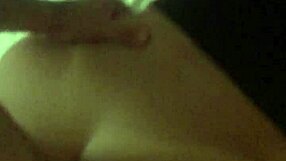 ليه تستقر لأقل وأنت تقدر تنيك كس صديقتك المليانه المبلول من ورا؟