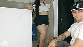 Горячая BBW латина звонит соседу на глубокий минет и кремпай-трах с спермой на сиськах в домашнем межрасовом действии