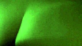 ليه تستقر لأقل وأنت تقدر تنيك كس صديقتك المليانه المبلول من ورا؟