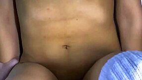 El infiel y la estudiante intercambiaron miradas furtivas en la sala de clases y terminaron besándose 😏