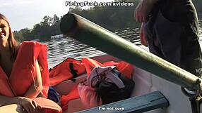 hej, pridruži se divji vožnji s čolnom kjer vroča pobrana punca dobi creampie na prostem