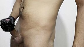 Amateur athletic guy from the country strips naked in a homemade casting interview, masturbating with fitness moves and screaming during his crazy solo workout