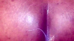 Esposa negra enojada domina con strapon, doblando al marido humillado para pegging duro y corrida en POV