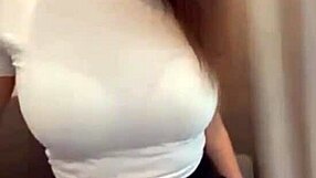 와 의붓엄마 왜 짧은 치마 아래 브라 깜짝 보여?