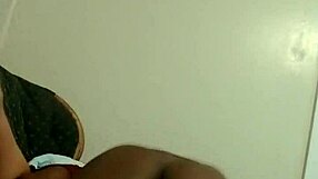 Digging Deep In That Pussy