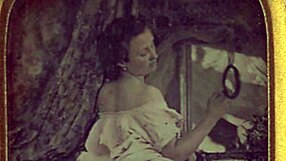 Порноностальгия показывает пекаря в винтажном ретро стиле с волосатой киской и антикварными вибрациями