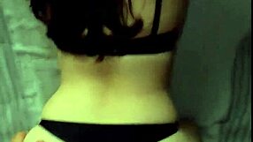 Novia latina actúa puta en anal casero pov con amiga de gran culo