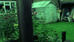 Disfruto ducha relajante como chica sexy