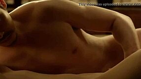 Kórejská otrokyňa v BDSM líba a softcore sex s veľkými cicmi v scéne filmu konkubína