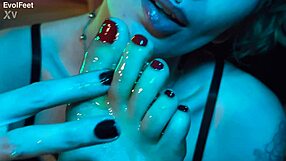 Brunette Latina goddesses in bisexual threesome lick and kiss honey-covered feet