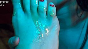 Brunette Latina goddesses in bisexual threesome lick and kiss honey-covered feet