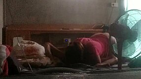 Buiten in de open lucht, deze jonge 18+ tiener pornster gaat ruw publiek neuken met creampie afloop.