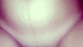 Indonéz amatőr szőke nagy természetes cicikkel találkozik az exével újévi cowgirl lovagláshoz és cumira a cicikre