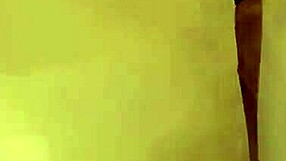 Hevig verlangen om reus-tiettige resort eigenaresse te neuken in Sims 4