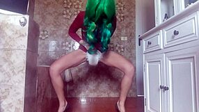 Hvorfor tisser denne hete bleiejenta i stram kjole og fyller bleien tett på?