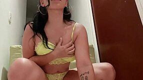 The hot xvideos mami arrives with her latest steamy Brazilian teen webcam premiere.