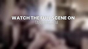 ¿No es tabú cómo la esposa ama ver a la canguro pelirroja ordeñando sus tetas grandes en tu polla?