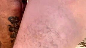 Chupei o roludo na praia com todo mundo olhando o big cock blowjob