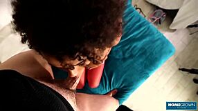 Ova požudna crnkinja Alina Ali počinje kasting intervju dubokim grlom na velikom mešovitom kurcu