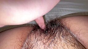 Hot indisk milf med store patter bliver legesyg på subtil vis