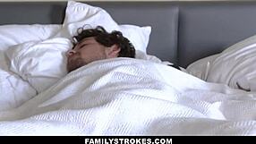 แม่เลี้ยงรัสเซียร้อน Crystal Rush เปรียบเทียบความสงบกับการปลอบโยนควยยักษ์แข็งตัวของลูกเลี้ยง