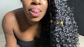 oh yeah esposa safada you love showing that latina pussy to all those machos dont ya