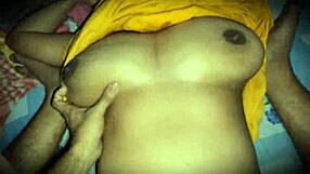 Γαμάω την Κρεμώδη Βρεγμένη Πουτσάκι της Μαμάχας μου σε Doggystyle με Creampie Όταν ο Άντρας είναι Έξω