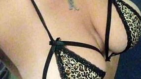 Madura Gets Hot Through Chat with Big Ass Flashing in Lingerie