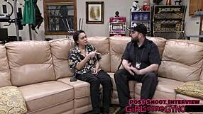 Naboene introduserer meg for første gyno-undersøkelse med Mara Luv