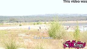 Åh man jag tror Briseida är ute och jagar nybörjare för utomhus hundstilsknull med sina naturliga pattar och rå europeisk stil... kommer du få tur att gå med?