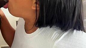 वाऊ वह ह्यूज मीट डिल्डो को प्रो की तरह डेवोर करता है एमेच्योर कपल सेशन में निस्डेल के साथ!